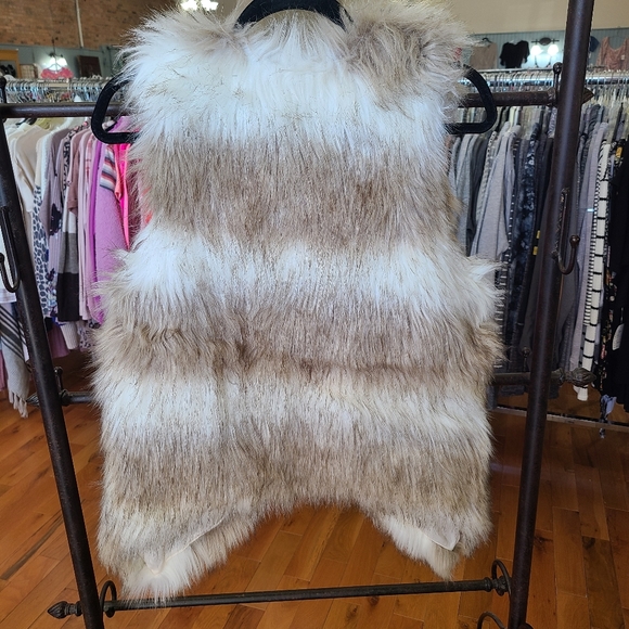 Skies Are Blue Faux Fur Vest Size XS - Picture 3 of 5